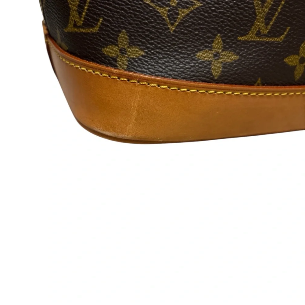 Authentic LOUIS VUITTON Alma PM
$1100 - Picture 6 of 15